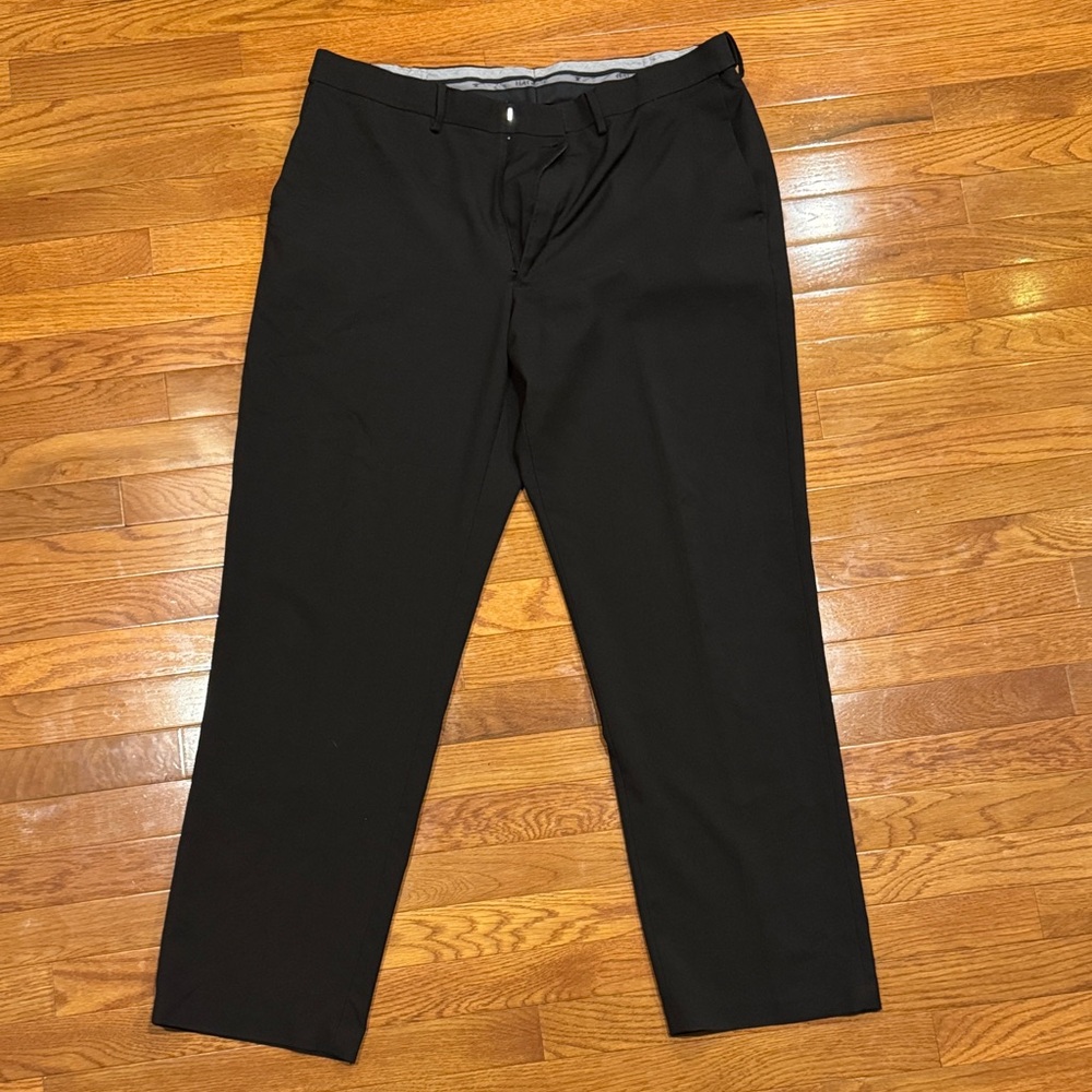 Haggar Men's Classic Fit Performance Flex Flat Front Stretch Dress Pants